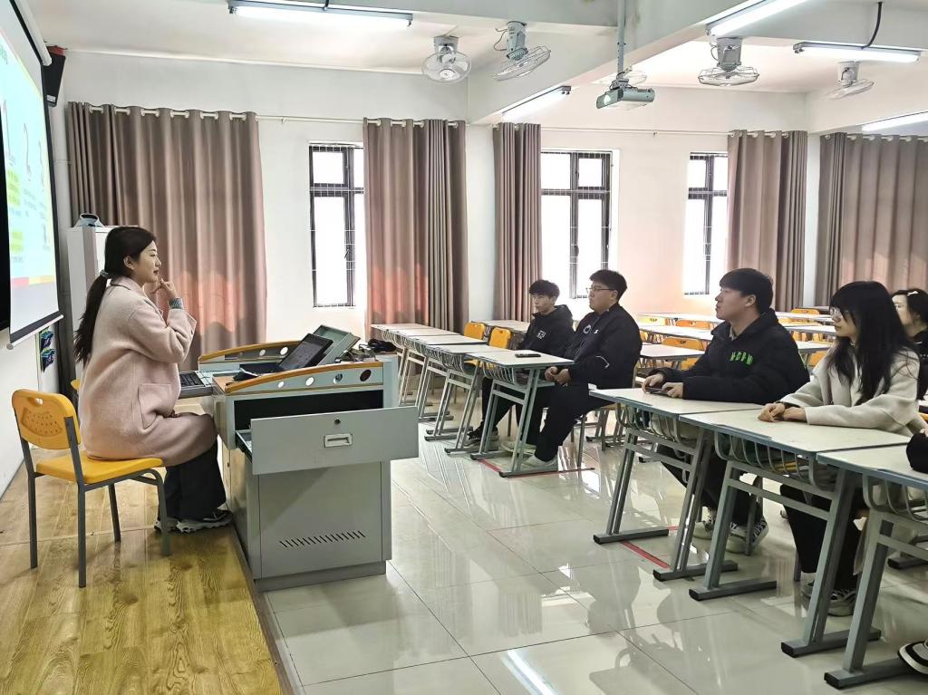 守護(hù)心靈之窗 學(xué)校心理咨詢中心開展接線培訓(xùn)，打造專業(yè)教育信息咨詢服務(wù)體系